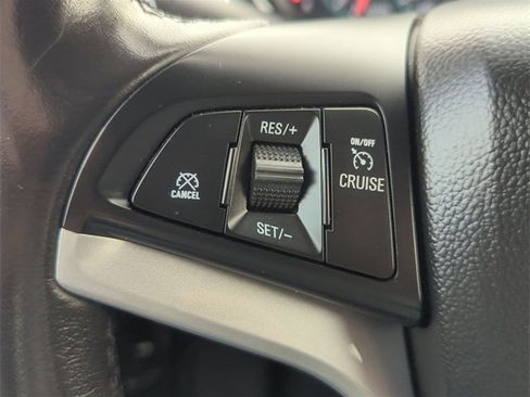 Used 2021 Chevrolet Trax LT w/ LT Convenience Package image 15