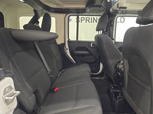 Used 2019 Jeep Wrangler Unlimited Sahara AWD/4WD image 12