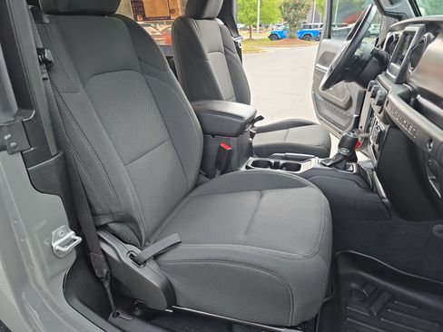 Used 2020 Jeep Wrangler Sport AWD/4WD image 10