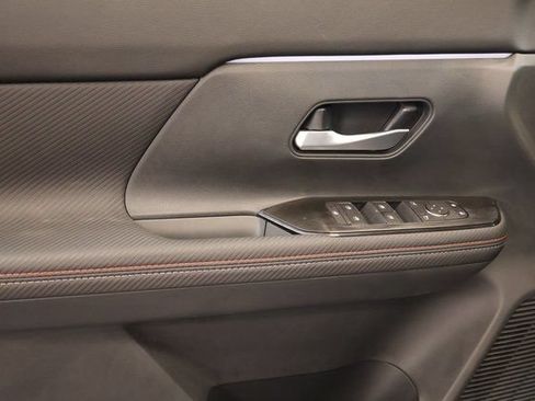 New 2026 Nissan Kicks SR w/ SR Premium Package FWD image 9