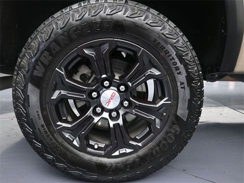 Used 2023 GMC Canyon Elevation w/ Convenience Package image 9