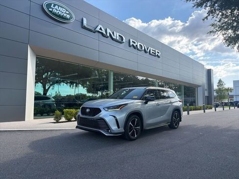 Used 2022 Toyota Highlander XSE FWD image 1
