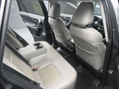 Used 2022 Toyota RAV4 LE image 18