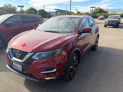 Used 2022 Nissan Rogue Sport SL w/ Premium Package FWD image 3
