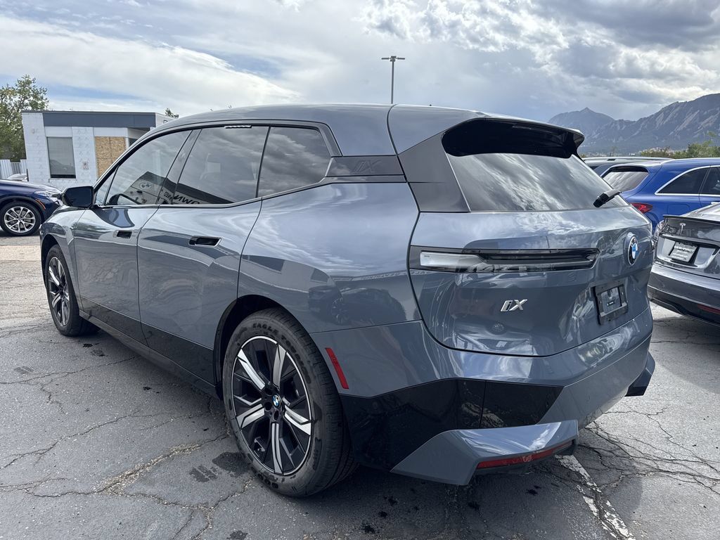 Used 2024 BMW iX xDrive50 w/ Sport Package AWD/4WD image 5
