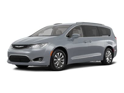 Used 2018 Chrysler Pacifica Touring-L
