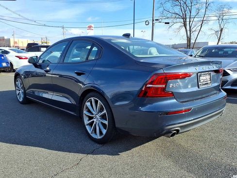 Used 2020 Volvo S60 T6 Momentum image 4