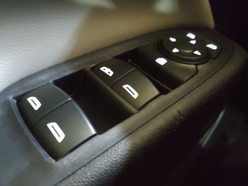 Used 2020 Chevrolet Equinox LS w/ LS Convenience Package FWD image 27