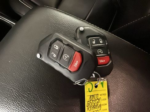 Used 2023 Jeep Wrangler Unlimited Sahara w/ Cold Weather Group AWD/4WD image 22