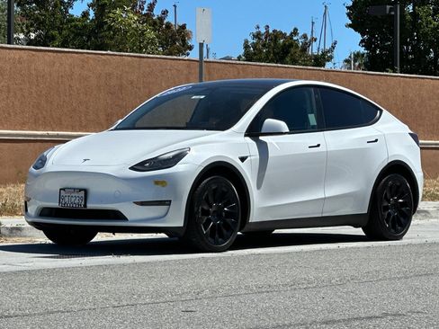 Used 2022 Tesla Model Y Long Range AWD/4WD image 8