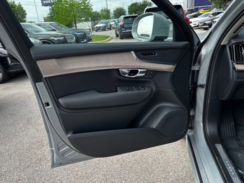Certified 2025 Volvo XC90 T8 Core w/ Climate Package image 14