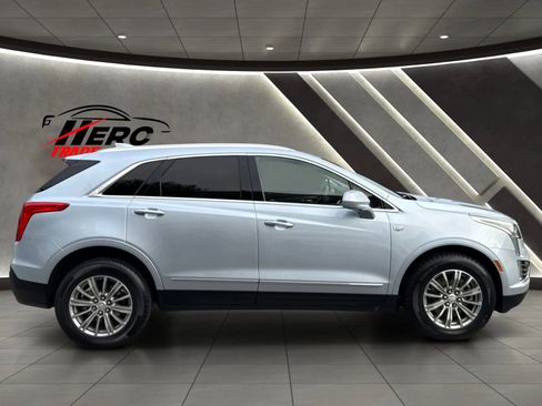 Used 2017 Cadillac XT5 Luxury w/ Driver Awareness Package AWD/4WD image 3