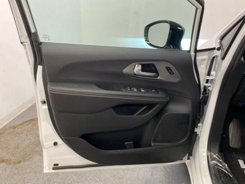 New 2027 Chrysler Pacifica Select FWD image 20