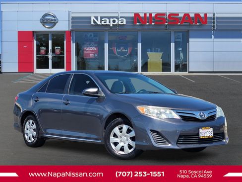 Used 2014 Toyota Camry LE FWD image 1