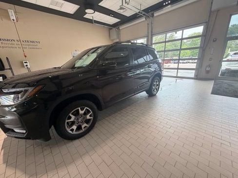 Used 2023 Honda Passport TrailSport image 3