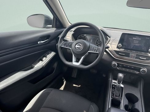 Used 2025 Nissan Altima 2.5 SV FWD image 25