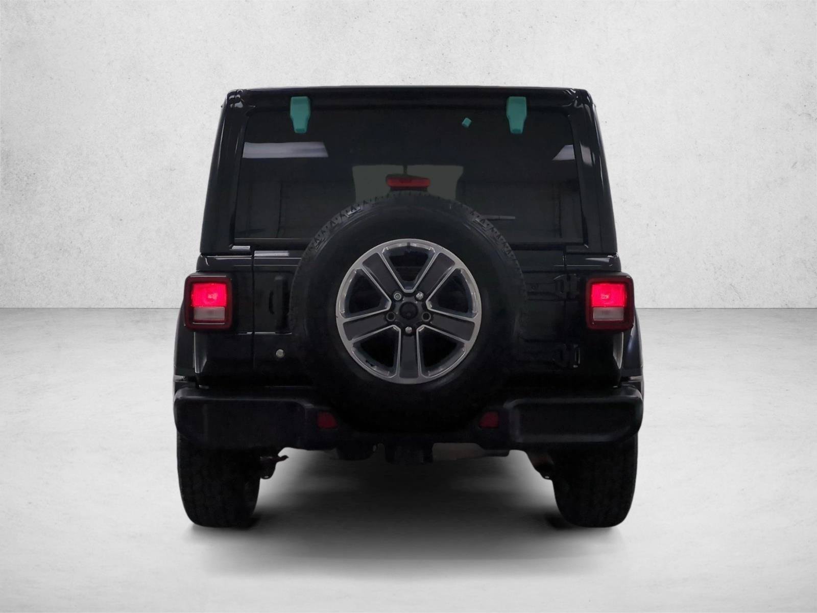 Used 2018 Jeep Wrangler Unlimited Sahara AWD/4WD image 7