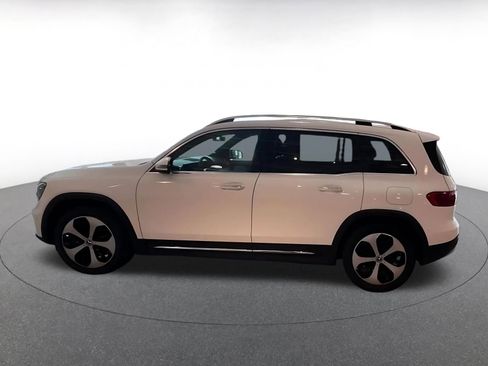Used 2025 Mercedes-Benz GLB 250 4MATIC image 9