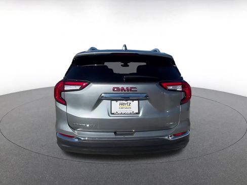 Used 2024 GMC Terrain SLT image 12