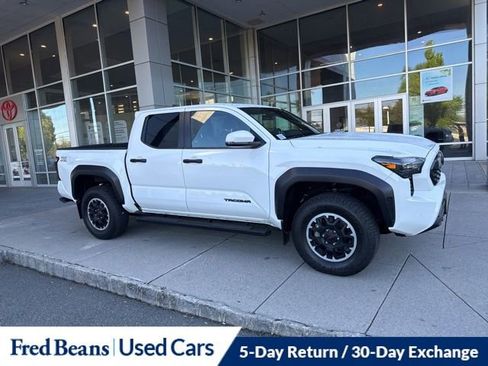 Used 2024 Toyota Tacoma TRD Off-Road w/ TRD Off Road Upgrade Package AWD/4WD image 3