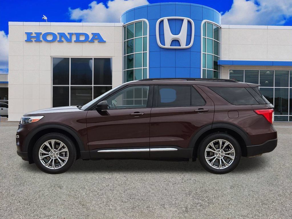 Used 2020 Ford Explorer XLT w/ Equipment Group 202A AWD/4WD image 6