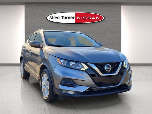 Used 2021 Nissan Rogue Sport SV image 2
