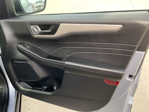 Used 2022 Ford Escape SE w/ Cold Weather Package image 17