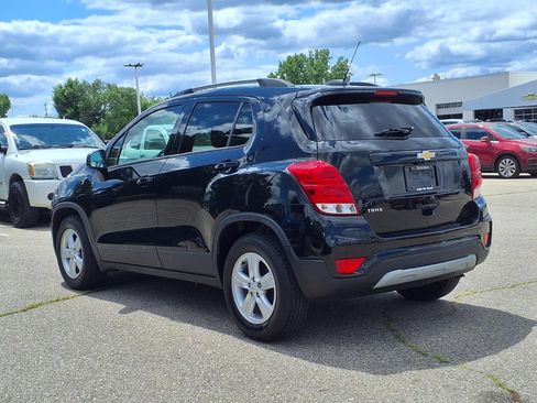 Used 2021 Chevrolet Trax LT FWD image 7