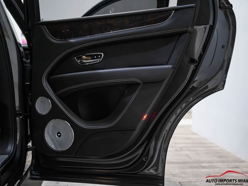 Used 2021 Bentley Bentayga image 54