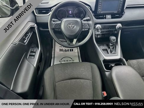 Used 2020 Toyota RAV4 XLE FWD image 20