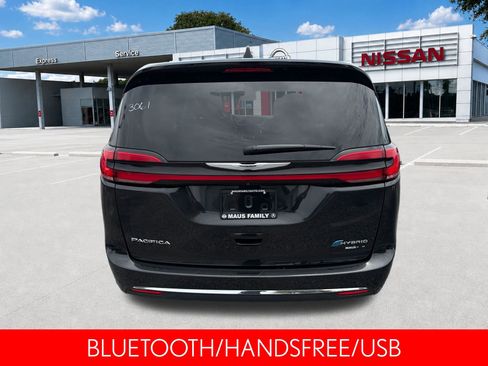 Used 2024 Chrysler Pacifica Limited FWD image 5
