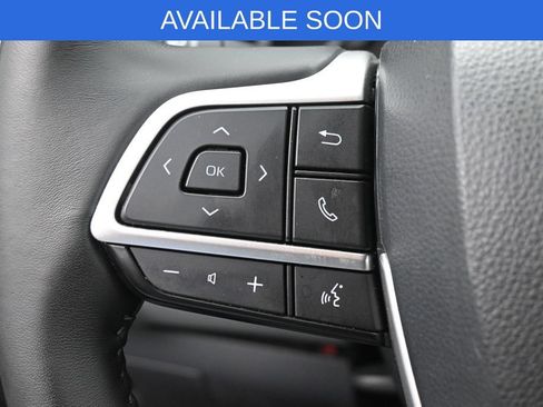 Used 2023 Toyota Highlander LE FWD image 17