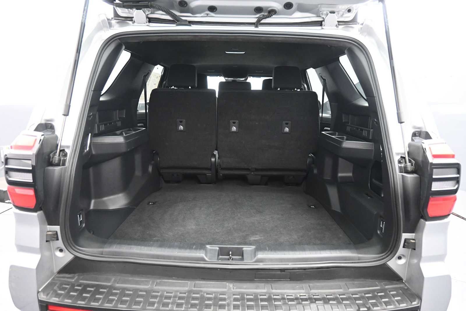 Used 2025 Toyota 4Runner SR5 AWD/4WD image 23