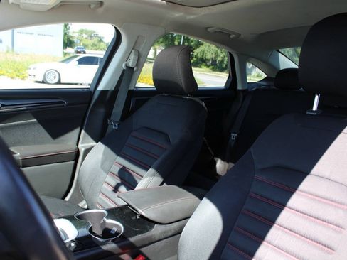 Used 2015 Ford Fusion SE w/ Equipment Group 201A FWD image 20