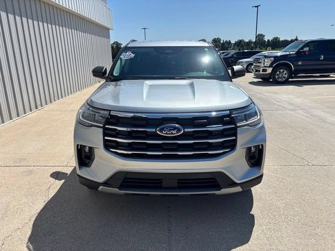 Used 2025 Ford Explorer Active w/ Active Comfort Package AWD/4WD image 2