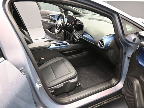 Used 2025 Chevrolet Equinox EV LT w/ Convenience Package image 19