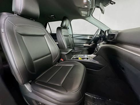 Certified 2022 Ford Explorer XLT w/ Equipment Group 202A image 15