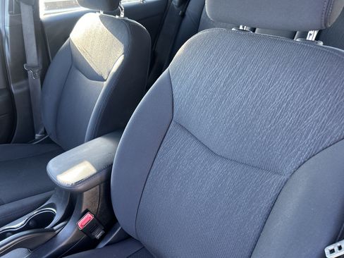 Used 2013 Chrysler 200 Touring FWD image 18