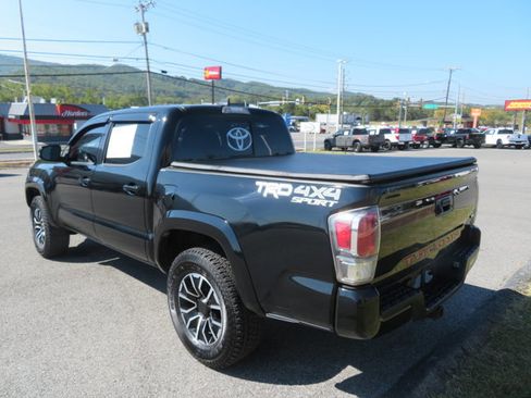 Used 2020 Toyota Tacoma TRD Sport image 6