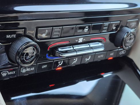 Certified 2023 Jeep Grand Cherokee Limited w/ Trailer Tow Prep Group (B) image 23