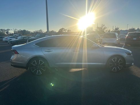 Used 2024 Honda Accord Touring image 8