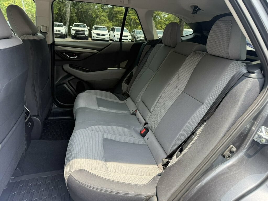 Used 2025 Subaru Outback Premium AWD/4WD image 9