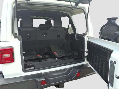 Used 2021 Jeep Wrangler Unlimited Sahara w/ LED Lighting Group image 16