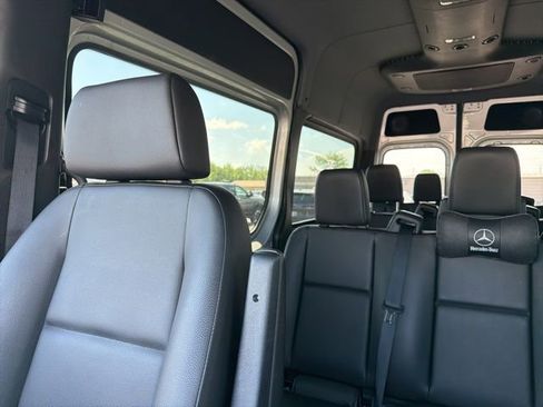 Used 2019 Mercedes-Benz Sprinter 2500 image 9