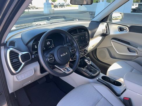 Used 2024 Kia Soul LX FWD image 19