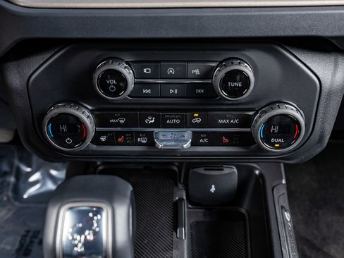 Used 2025 Ford Bronco Outer Banks image 26