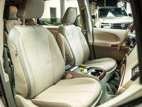 Used 2012 Toyota Sienna Limited w/ Premium Pkg FWD image 15