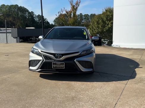 Used 2023 Toyota Camry SE image 9