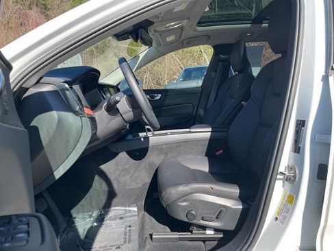 Certified 2023 Volvo XC60 B5 Plus AWD/4WD image 27