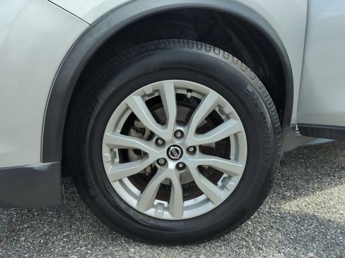 Used 2018 Nissan Rogue SV FWD image 48